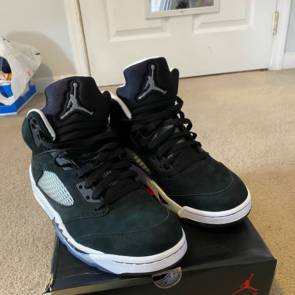 Jordan Retro 5 Oreos men’s size 8 - Picture 2 of 7